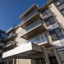 façade immeuble avec balcons